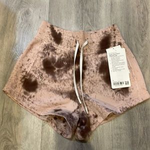 Lululemon Inner Glow High Rise Short, 3” size 0 NWT